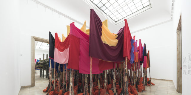Phyllida Barlow. frontier, Installation view, Haus der Kunst, 2021. Photo: Maximilian Geuter
