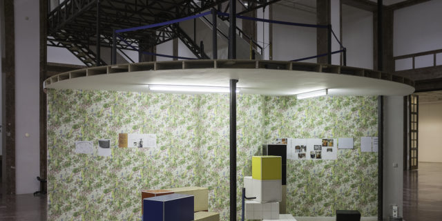 Manfred Pernice, Tutti IV, Installationsansicht, Haus der Kunst, 2013, Foto Jörg Koopmann