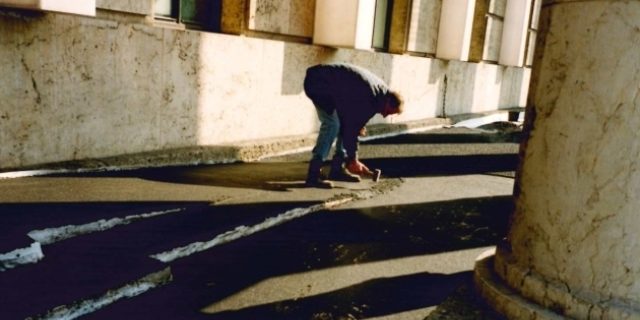 Installation von Gustav Metzgers "Travertin/Judenpech", 18. März 1999, Foto Kunstraum München