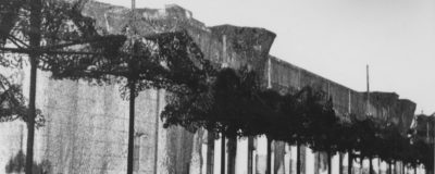 "Haus der Deutschen Kunst" mit Tarnnetzen, 1943 © Bayerische Staatsbibliothek München/Bildarchiv